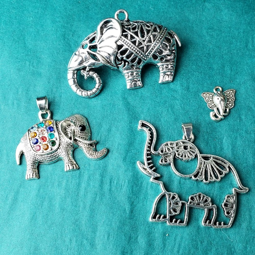 2/10$ NWOT Lot of 4 elephant pendants silver tone